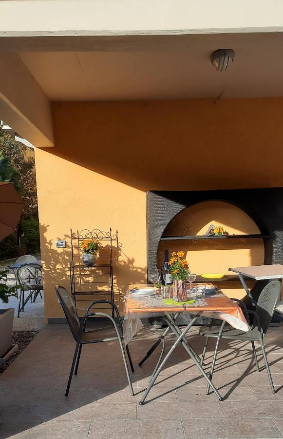 Ferienwohnung Gallo Mit Ueberdachter Terrasse Parkplatz 100 Mtr Z Strand Cannobio Exterior foto