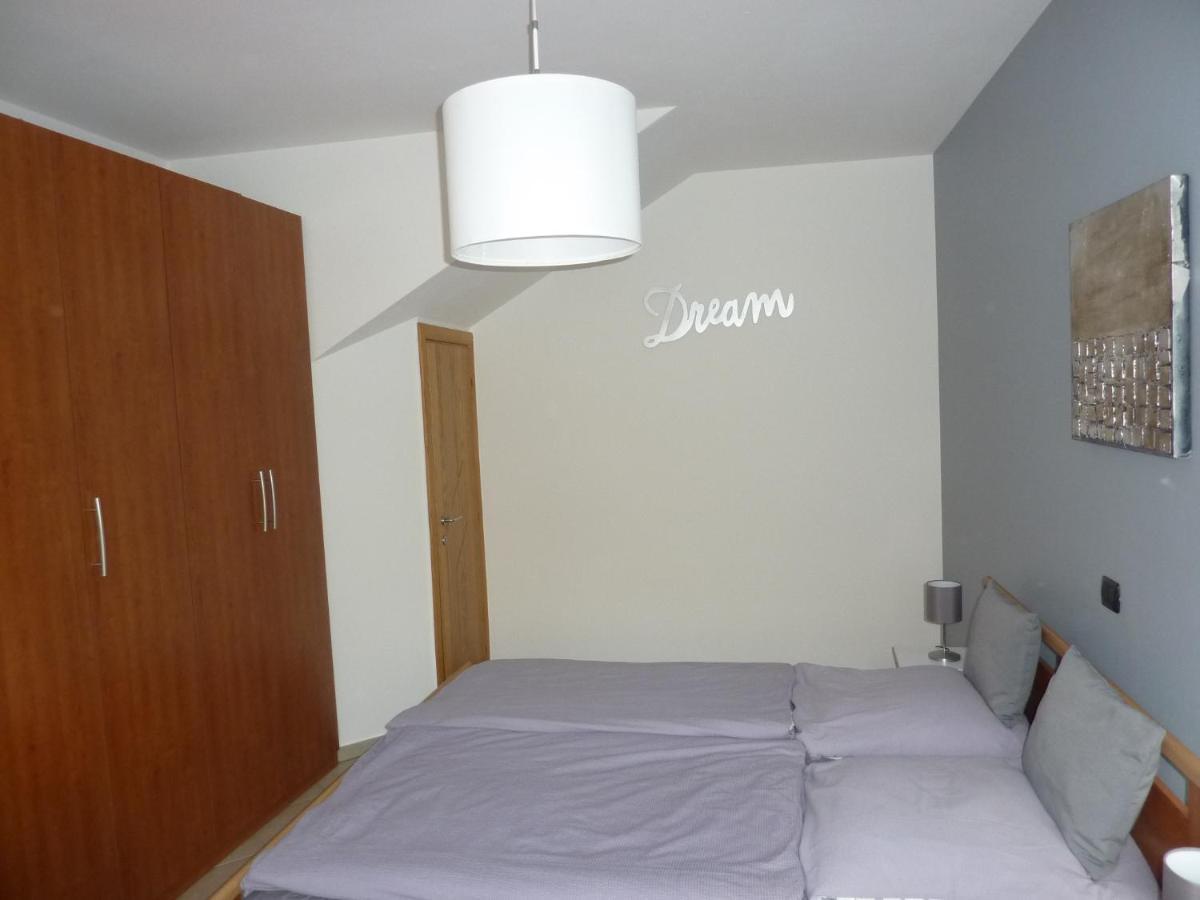 Ferienwohnung Gallo Mit Ueberdachter Terrasse Parkplatz 100 Mtr Z Strand Cannobio Exterior foto